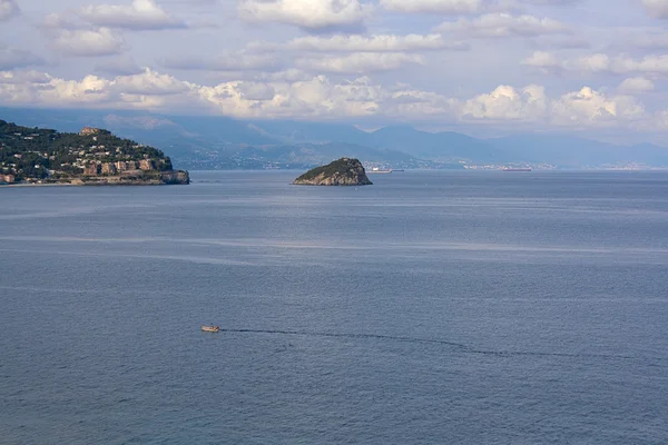 La isla y un velatorio, Bergeggi —  Fotos de Stock