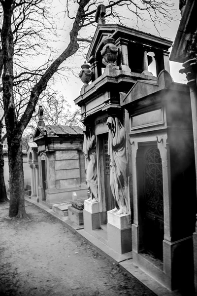 Париж, кладбище Пьер-Мезьер — стоковое фото