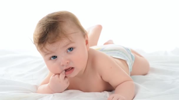 赤ちゃん幼児プレイ — ストック動画