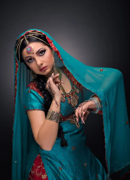 Egy gyönyörű indiai hercegnő a nemzeti ruha Jogdíjmentes Stock Képek