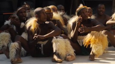 Halk Dansları, botswana ve Güney Afrika. Güney Afrika johannesburg 25 Mayıs 2012. 18: 00