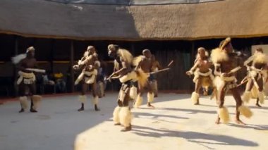 Johannesburg - 25 Mayıs: botswana ve Güney Afrika'da johannesburg, Güney Afrika-25 Mayıs 2012 tarihinde halk oyunları.