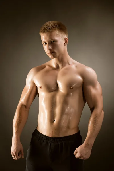 Healthy muscular young man posing in studio — Stock Photo, Image