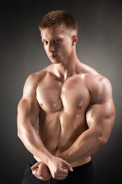 Healthy muscular young man posing in studio — Stock Photo, Image