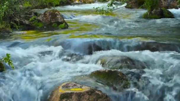 Река, горы, пересечение природных мостов. . — стоковое видео