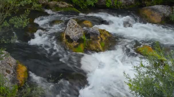 Cascade, rivière, montagnes, nature. (Délai imparti) )