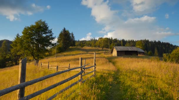 Wolken in den Karpaten — Stockvideo