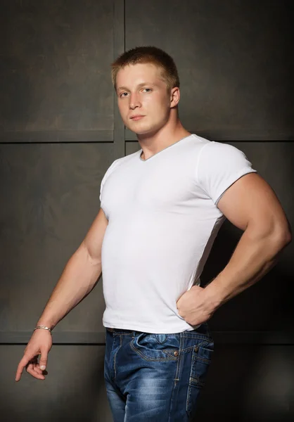 Healthy muscular young man posing in studio — Stock Photo, Image