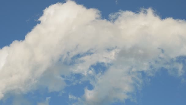 De beweging van wolken in de lucht — Stockvideo