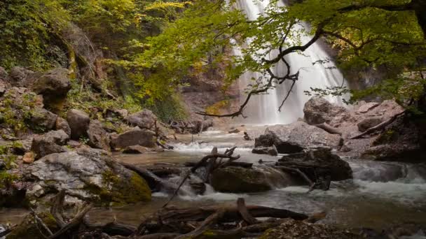 Vízesés, folyó, hegység, természet. (idő telik el) — Stock videók