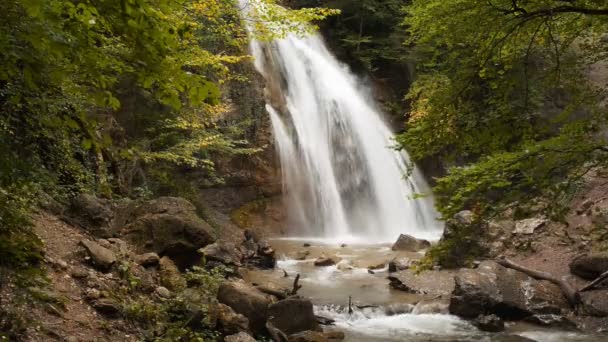 Водопад, река, горы, природа. (Time Lapse ) — стоковое видео