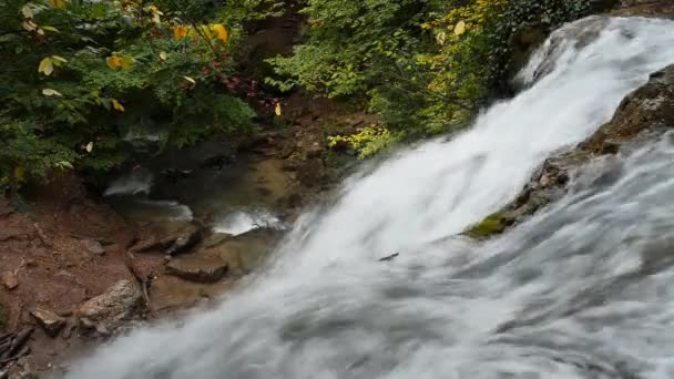 Wasserfall, Fluss, Berge, Natur — Stockvideo