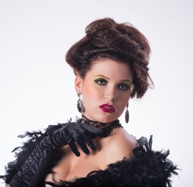 Moda stil genç esmer kız portresi