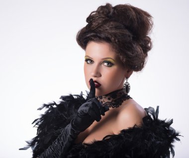 Moda stil genç esmer kız portresi