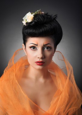 Moda stil genç esmer kız portresi