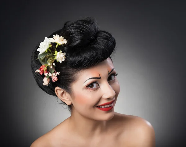 Portrait of young brunette girl in fashion style — Stock Photo, Image