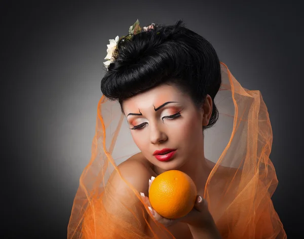 Portrait of young brunette girl in fashion style — Stock Photo, Image