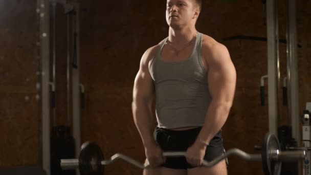 Healthy muscular young man posing in studio — Stock Video