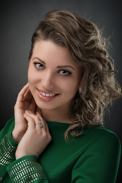 Portrait of young girl — Stock Photo, Image