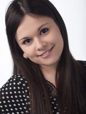 ihale uzun saçlı bir kız portresi