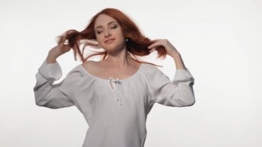 çok duygusal, Kızıl saçlı kız