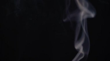 siyah zemin ışık duman