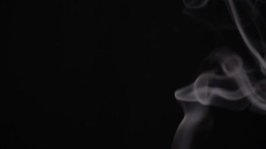 siyah zemin ışık duman