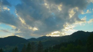 dağ ve nehir dağ, sabah sis