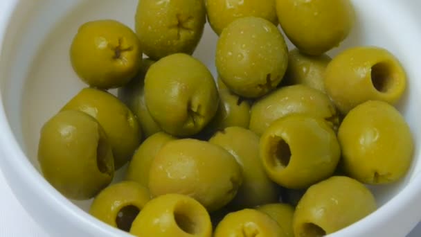 Pickled green olives in a bowl — Stock Video