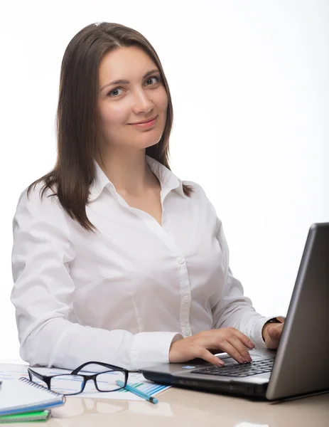 Businesswoman  working on her computer at the office — Stock Photo, Image