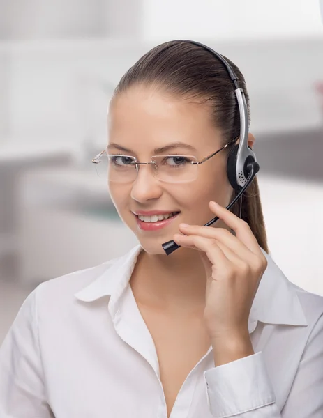 Mujer de negocios hablando por teléfono — Foto de Stock