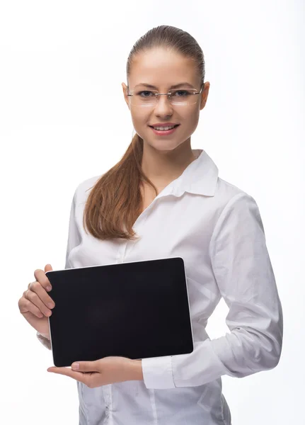 Empresária trabalhando com laptop no escritório — Fotografia de Stock