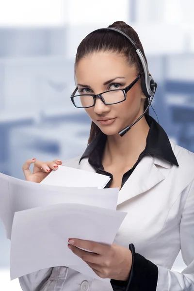 Portrait of a woman reads the document — Stock Photo, Image