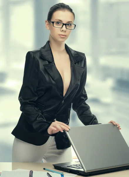 Businesswoman working with laptop — Stock Photo, Image