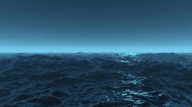 Denizde fırtına ve sisin içinde büyük dalgalar.