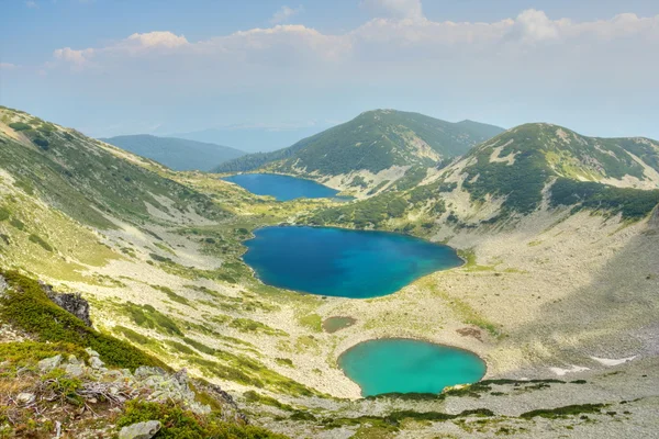 Paisagem montanhosa com lago — Fotografia de Stock