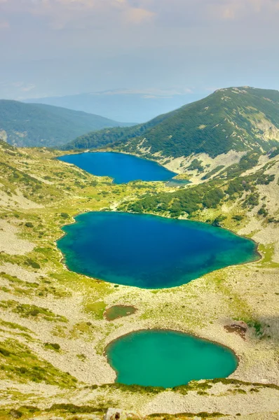 Paisagem montanhosa com lago — Fotografia de Stock
