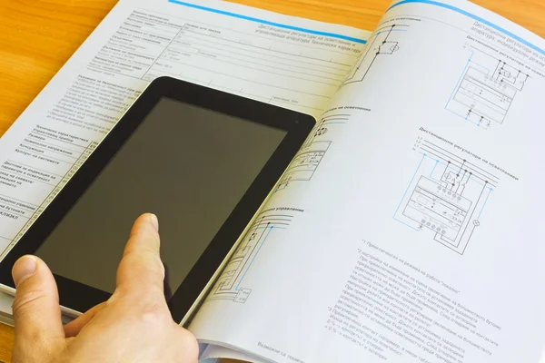 Tablet computer over engineering diagram — Stock Photo, Image