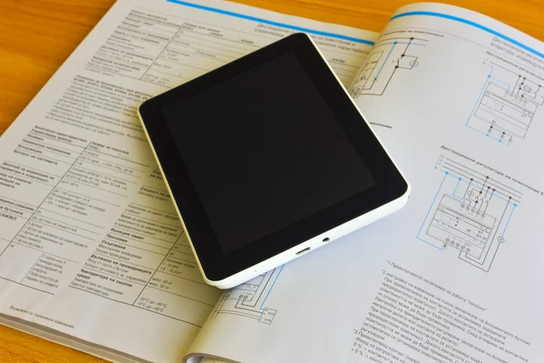 Tablet over engineering diagram — Stock Photo, Image