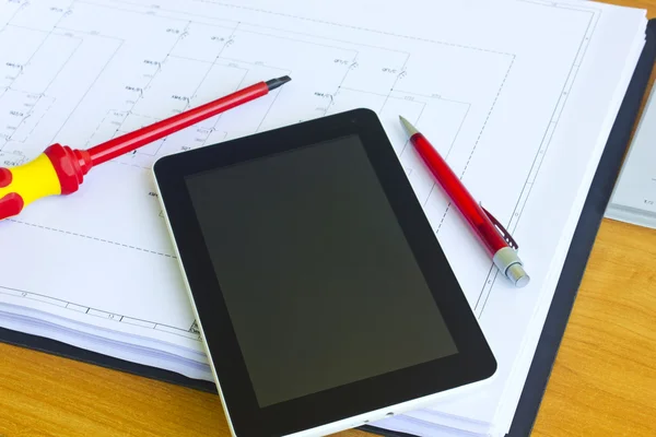 Tablet over engineering diagram — Stock Photo, Image