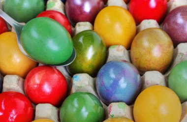 Renkli Paskalya yumurtaları
