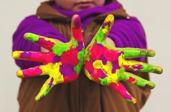 Child with colorful hands — 스톡 사진