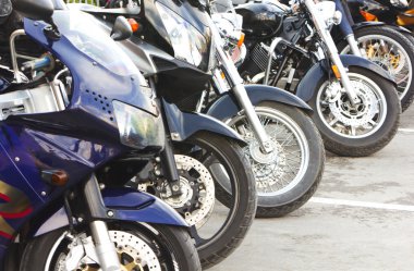 ön tekerlekler motosiklet