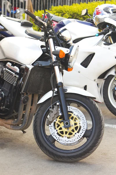 Voorste motorfiets wiel — Stockfoto