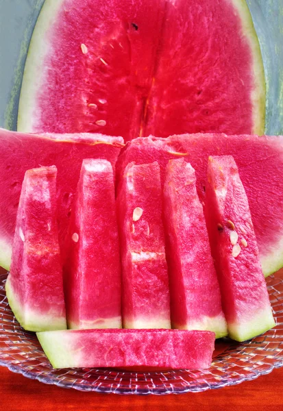 Watermeloen op tafel — Stockfoto