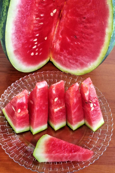 Watermeloen op tafel — Stockfoto