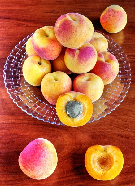 Apricots on wooden table — Stock Photo, Image