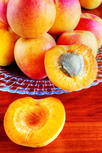 Apricots on wooden table — Stock Photo, Image