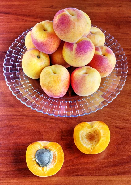Apricots on wooden table — Stock Photo, Image