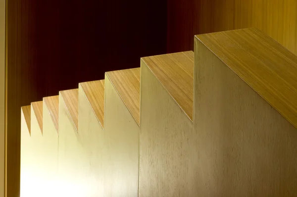 现代的木楼梯的详细信息 — 图库照片